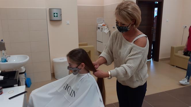 12 - letnia Magdalena obcięła włosy i przekazała fundacji Rak’n’Roll