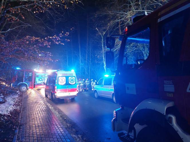 Tragiczny wypadek pod Kościerzyną. 2 osoby nie żyją. Przeżył tylko 12-latek [6.12.2022]