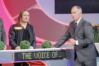 Karol Strasburger od 30. lat prowadzi Familiadę. Wskazał, kto mógłby go zastąpić