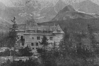 Schronisko Murowanie w czasie poświęcenia w 1925 r.