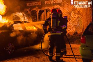 Spektakularne i przerażające! Zdjęcia płonącego auta wbijają w fotel