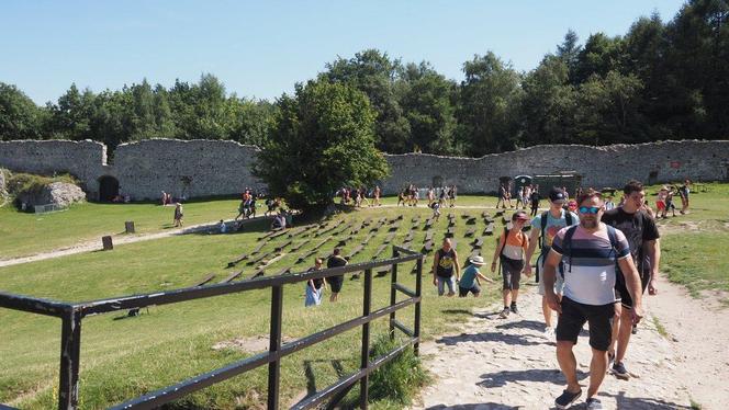 Oblężenie na zamku w Ogrodzieńcu w długi weekend