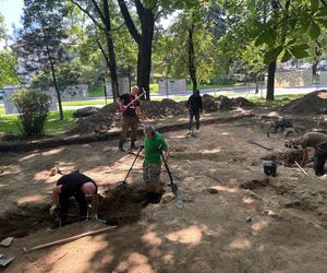 Prace archeologiczne przy ruinach zamku w Nowym Sączu 