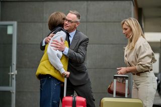 Na Wspólnej, odc 4086. Monika (Sylwia Gliwa), Damian Cieślik (Waldemar Błaszczyk), Kajtek (Michał Stoszek)