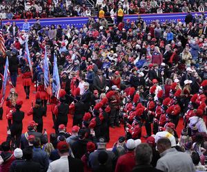 Tego Trump jeszcze nie robił! Chce ogromnej parady w swoje urodziny. Jak król