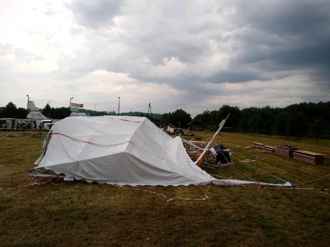 Ostrów: Chwile grozy na festynie, zawalił się dach sceny