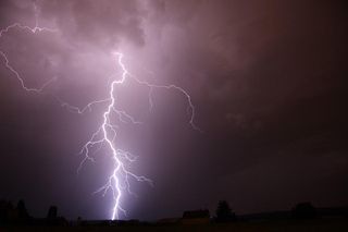 Pogoda w niedzielę. Prawie 30 stopni i groźne burze!