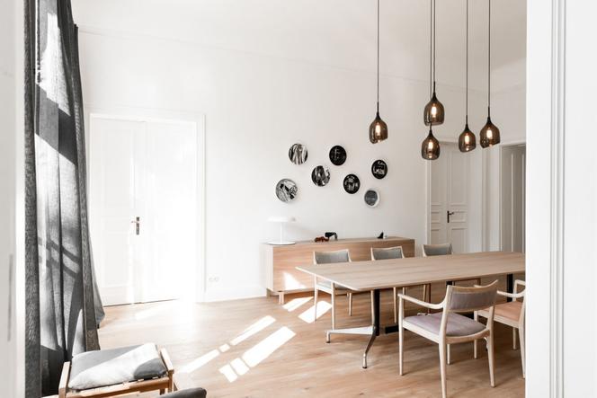 Bauhaus we wnętrzu: nietypowe połączenie stylów w domu pod Berlinem