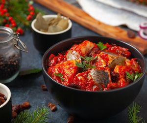 Śledzie po szczecińsku zachwycają smakiem. Ten regionalny przepis to prawdziwy skarb