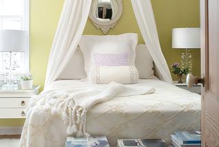 Łóżko otulone: baldachim w stylowej sypialni