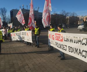 „Marsz gwiaździsty” w Katowicach. Związkowcy masowo protestują przeciwko Zielonemu Ładowi [GALERIA]