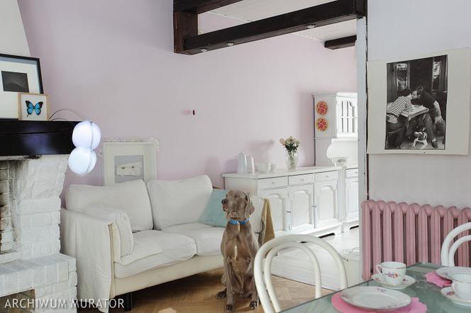 Różowo-biały salon