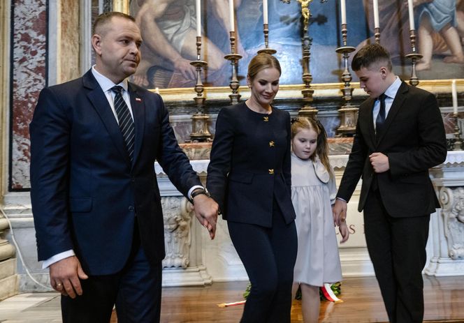 Marta Nawrocka z Kasią zadały szyku w Watykanie. Ekspert jednak narzeka