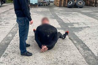 Kradli skrzynie biegów. Wpadli podczas przeładunku