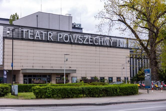 Teatr Powszechny w Warszawie (w tle budynek Pepsi, przeznaczony do rozbiórki) 