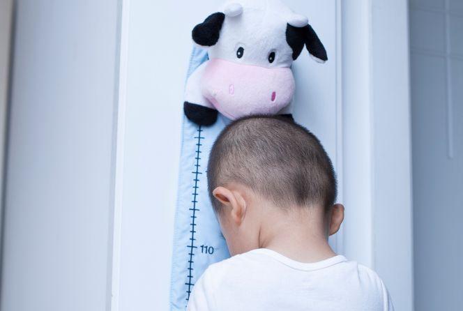 Nie rósł, ważył 7 kg, wyróżniał się w przedszkolu. Niskorosłość dziecka to silny stres dla rodziny