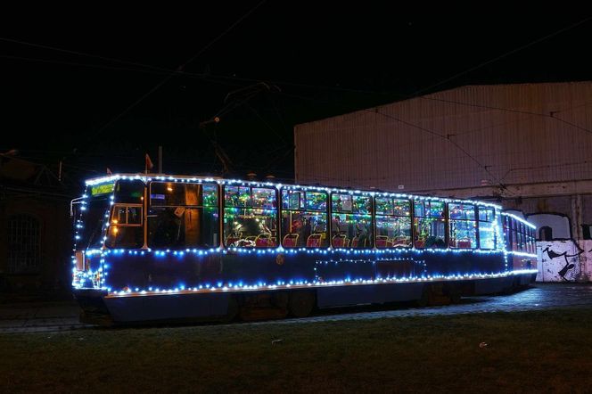 W tym tramwaju we Wrocławiu poczujesz magię świąt. To będzie magiczna podróż w czasie