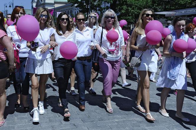 Marsz Różowej Wstążki 2015. Małgorzata Socha, Anita Sokołowska, Magdalena Stużyńska, Joanna Koroniewska