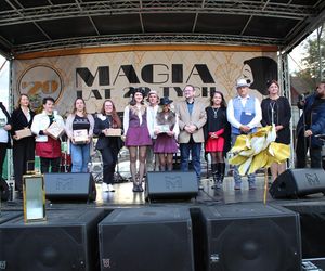 Było spotkanie z modą, muzyką i samochodami z lat 20. w Korczewie. Za nami impreza „Magia lat 20-tych” 2025