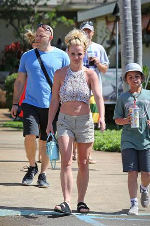 Britney Spears z gołym brzuchem