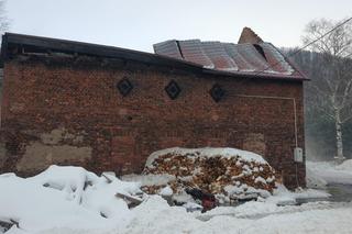 Podczas gaszenia pożaru zawaliła się ściana. Czterech strażaków rannych! 