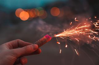 Ośmiolatek w szpitalu po wybuchu petardy. Znalazł ją podczas zabawy na osiedlu 