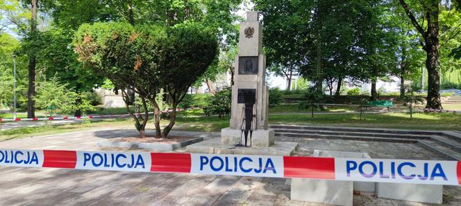 Dlaczego oblał CZARNĄ farbą pomnik? Policja ZATRZYMAŁA wandala z Dąbrowy Tarnowskiej