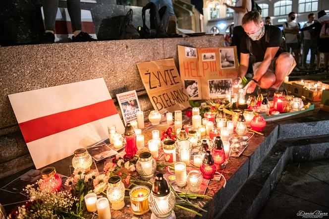 Manifestacja Białorusinów na rynku w Krakowie. "Precz z Łukaszenką!"