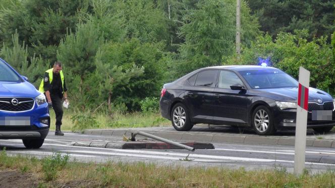 Babcia przechodziła z wnuczką przez ulicę. Kobieta zginęła pod kołami auta