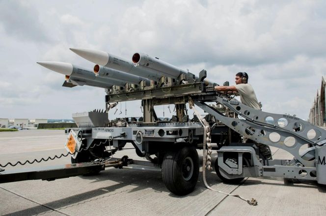 Pociski AIM-120D AMRAAM