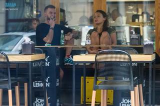 MUCHA ZAPOMNIAŁA SPODNI.