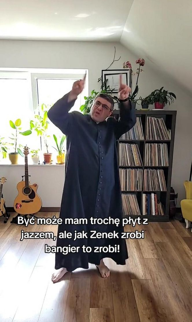 Ksiądz Krzysztof Kołtunowicz bez skarpetek wygłupia się przy kawałku Zenka Martyniuka