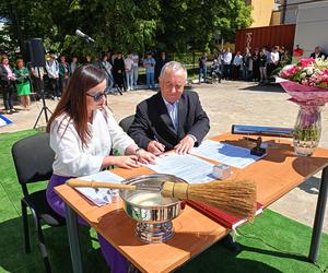 W ścianie budynku powstającego Branżowego Centrum Umiejętności w branży elektroenergetyki zamurowana została także kapsuła czasu