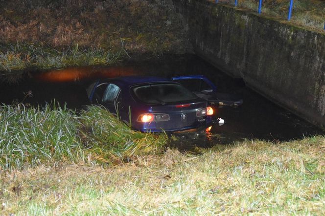 Auto wjechało do Obry