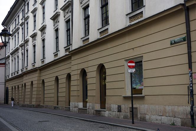 To jedna z najsłynniejszych kamienic w Krakowie. Znajduje się w niej hotel, w którym mieszkał car