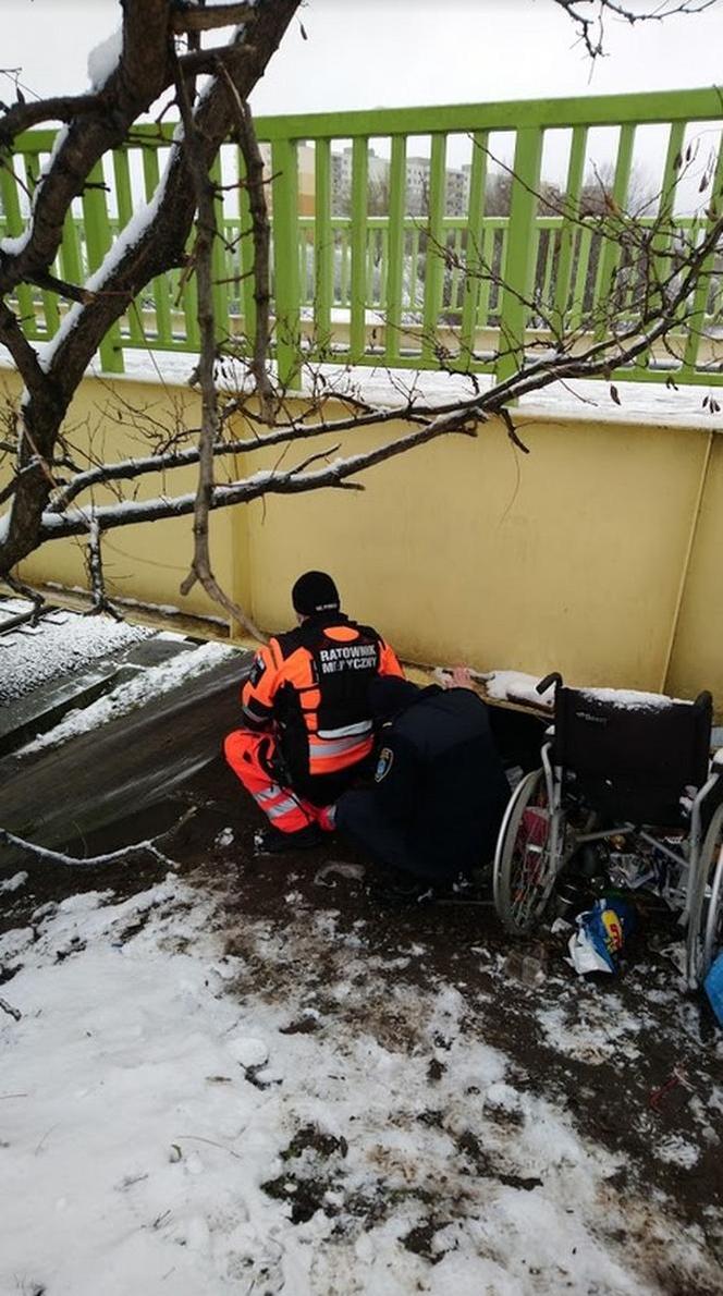 Poznań: Pod mostem LEŻAŁA kobieta! Konieczna była pomoc strażaków