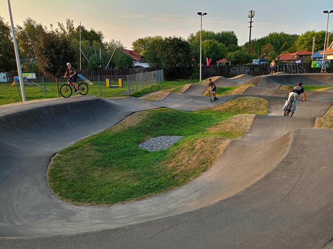 Tor rowerowy pumptrack nad zalewem Muchawka w Siedlcach oddany do użytku!