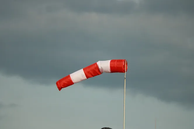 Deszcz i wichury nawet do 110 km/h! Synoptycy biją na alarm  