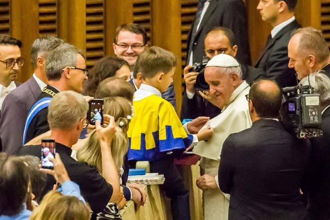 PAPIEŻ FRANCISZEK OTRZYMAŁ ORDER UŚMIECHU.
