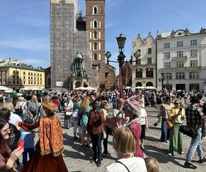 Polonez wiosenny na Rynku Głównym w Krakowie