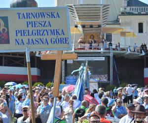 II szczyt pielgrzymkowy na Jasną Górę. Więcej pątników niż w zeszłym roku