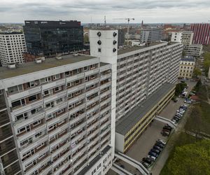 Titanic w centrum Wrocławia. Szesnastopiętrowy galeriowiec przy Powstańców Śląskich to jeden z największych molochów we Wrocławiu