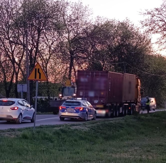 Wyszków. Wypadek na przejściu. 8-latek potrącony przez ciężarówkę [ZDJĘCIA].