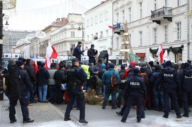 Protest Agrounii na warszawskim Nowym Świecie.