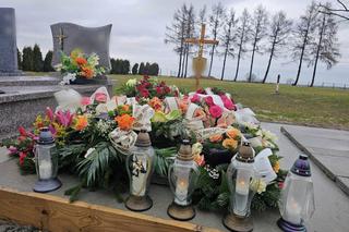 Grób 66-latka, który zmarł w radiowozie w Markowej