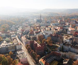 Tutaj marzenia rdzewieją. AI wybrało najgorsze miasto do życia w Polsce