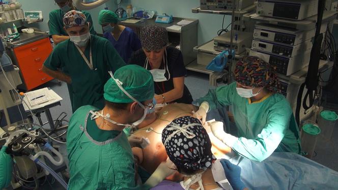 Sala operacyjna. Zobacz jak zmniejsza się żołądek bez rozcinania brzucha! 