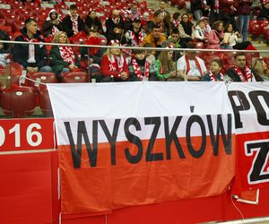 Kibice wspierają Polskę w meczu z Litwą. Zobacz zdjęcia