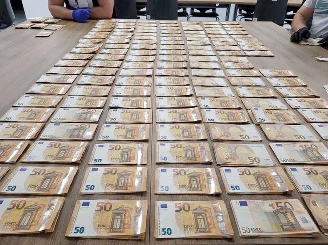 Pod materacem ukrywali ponad milion złotych