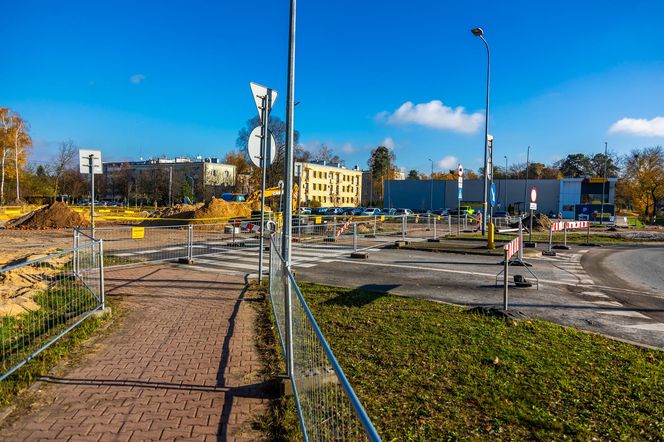 Budowa tunelu pod torami przy PKP Warszawa Wesoła